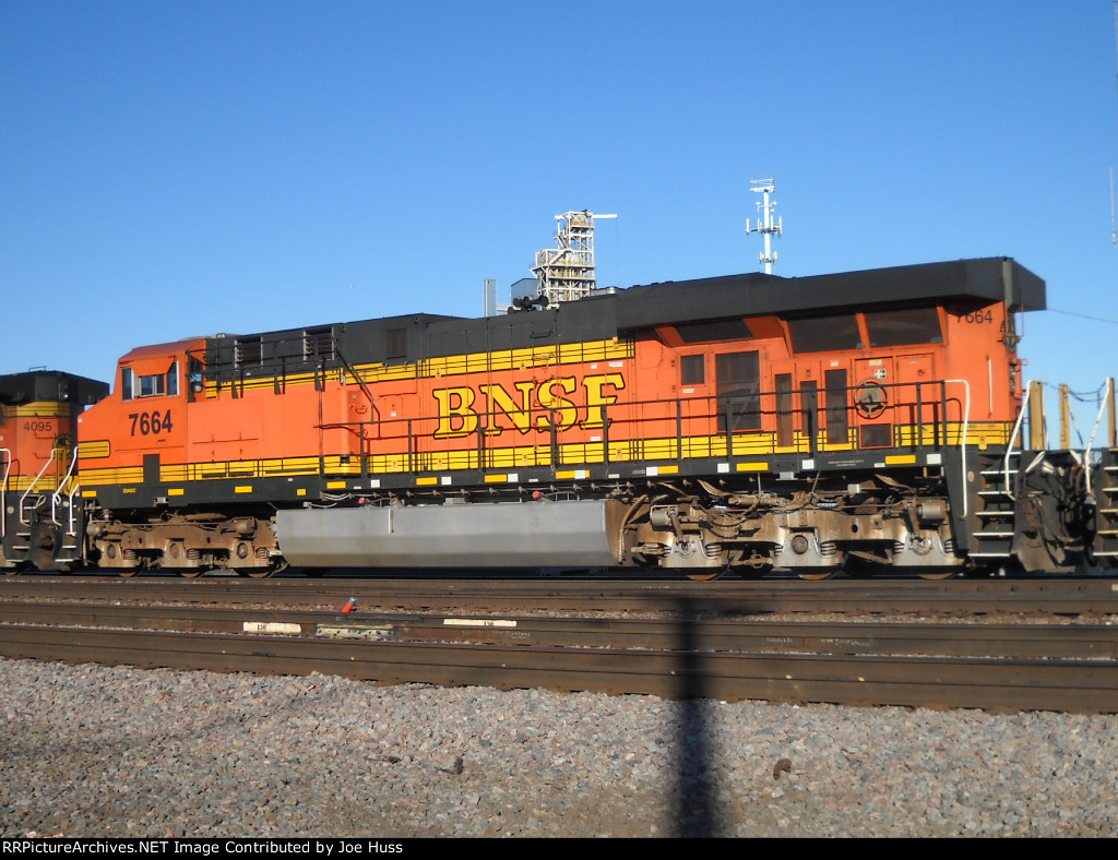 BNSF 7664